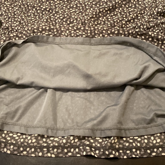 Liz Claiborne v Neck Printed Gray Top XL - Picture 9 of 9